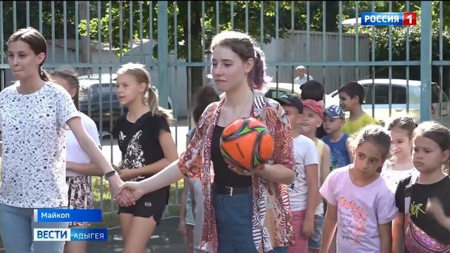 Детские дворовые площадки вернулись в столицу Адыгеи смотреть онлайн