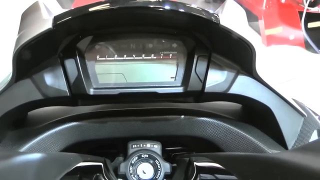 Salon de Paris 2011 : Honda 700 Integra смотреть онлайн