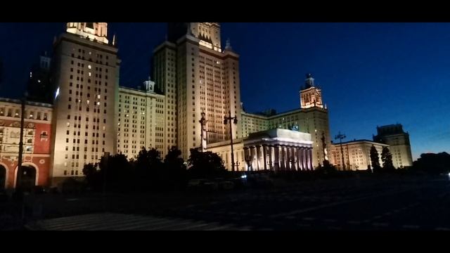 23/06/2022 г. Красивая подсветка МГУ на Воробьёвых Горах. смотреть онлайн