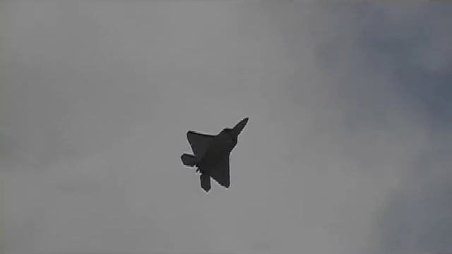 F22 RAPTOR DEFIES GRAVITY смотреть онлайн