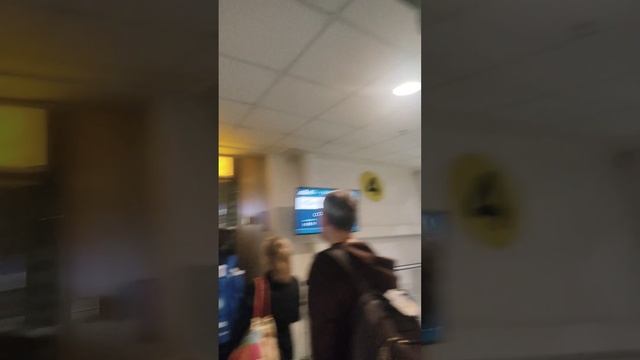 На посадку, после контролей. Аэропорт Алматы. Казахстан. To the boarding. Almaty city. Airport, Kz смотреть онлайн