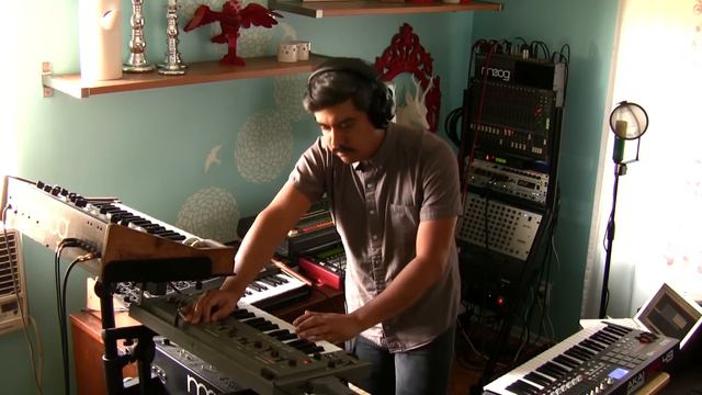 GreyHead - Looper - TR808 Moog Prodigy SH101 Pro One 303 DRM MK2 looping madness смотреть онлайн
