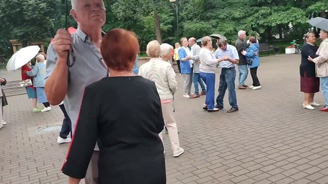 22.07.23г..."Случайная Встреча"...на танцполе в Гомельском парке... смотреть онлайн