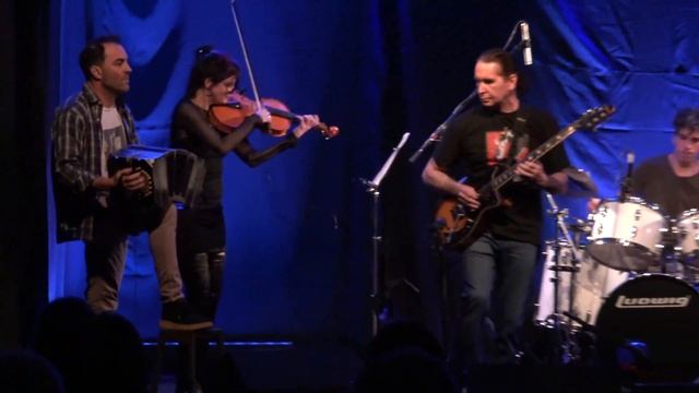 LA GOTA - "UN LARGO CANSANCIO"(Omar Torres) con Irmgard "Amy" Münchgesang (viola) смотреть онлайн