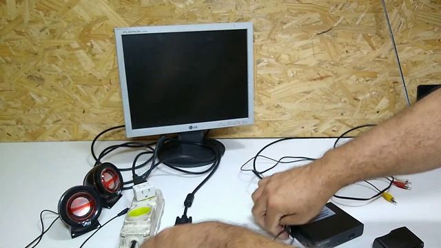 Como assistir TV DIGITAL em MONITOR de computador Entrada padrão antigo VGA! - IDEIAS INTERESSANTES смотреть онлайн