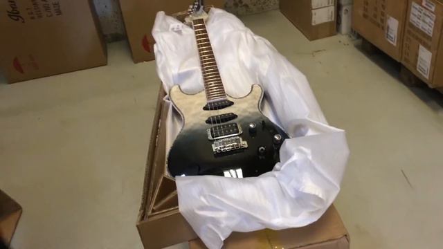 Unboxing Ibanez SA360NQM-BMG