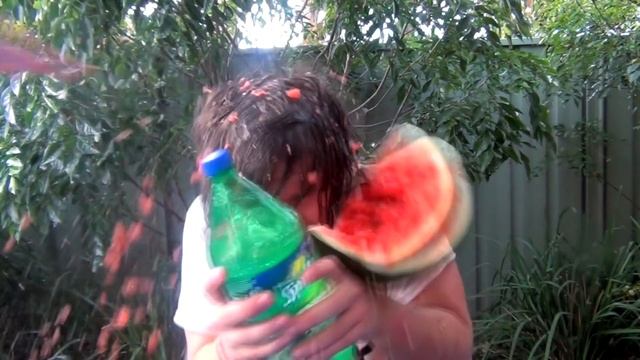 Banana + Sprite Challenge - FRUIT NINJA EDITION - (Feat. HowToBasic) *VOMIT WARNING* смотреть онлайн