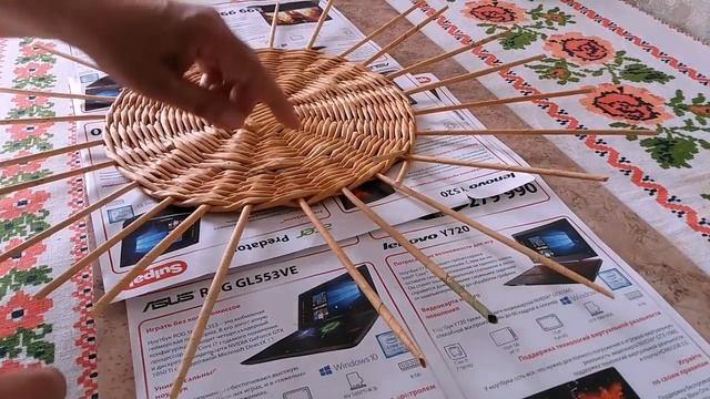 Поднос своими руками. Плетение из газетных трубочек смотреть онлайн
