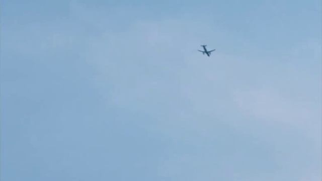Самолёт летит в Некрасовке (2) смотреть онлайн