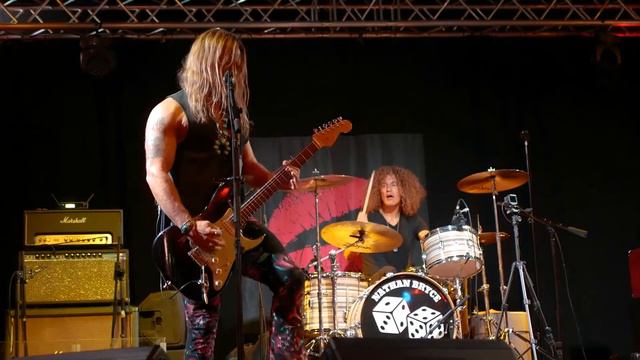 Nathan Bryce and Loaded Dice - Manic Depression (Live) смотреть онлайн