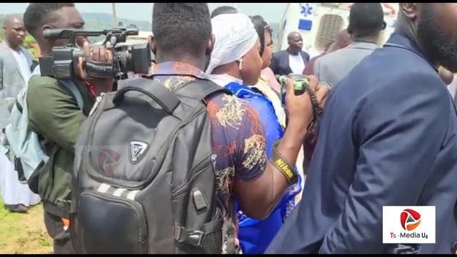 MP Francis Zaake akiggadde _ Omukyala amwanjudde mu bazadde be, Abawagizi ba NUP bamuwerekedde смотреть онлайн