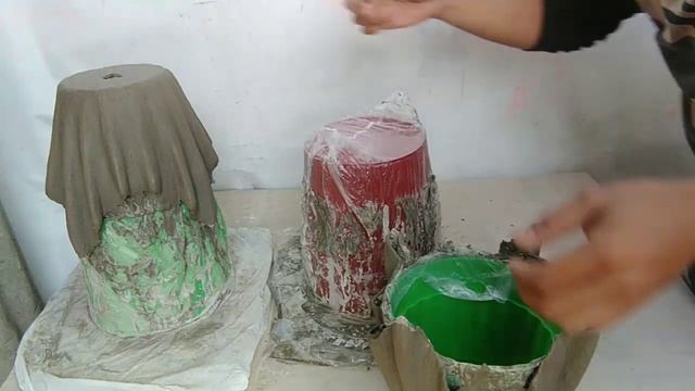 MAKE A SIMPLE AND VERY EASY POT USING TOWELS AND CEMENT | FOR PLANTER AT HOME смотреть онлайн