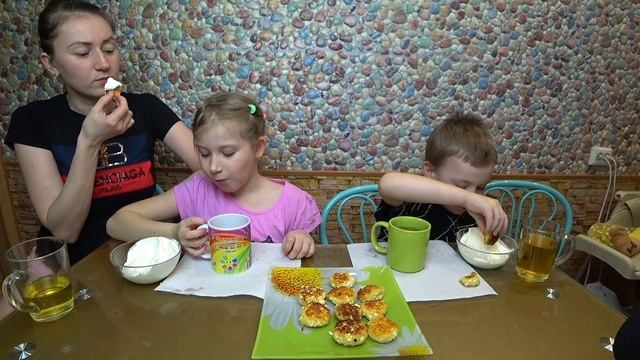 МУКБАНГ СЫРНИКИ СО СМЕТАНОЙ | MUKBANG CHEESECAKES WITH SOUR CREAM #mukbang #мукбанг смотреть онлайн