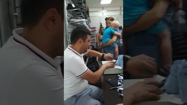 Чеки не пробиваем.два продавца не оформлены.Поселок Юрья .ТЦ КАЛИНКА. смотреть онлайн