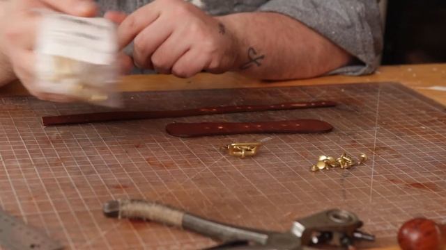 Make Quick and Easy Leather Cuff Bracelets (with Pattern!) смотреть онлайн