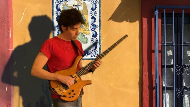 Besame Mucho By Consuelo Velazquez (solo Bass Arrangement) - Karl Clews On Bass