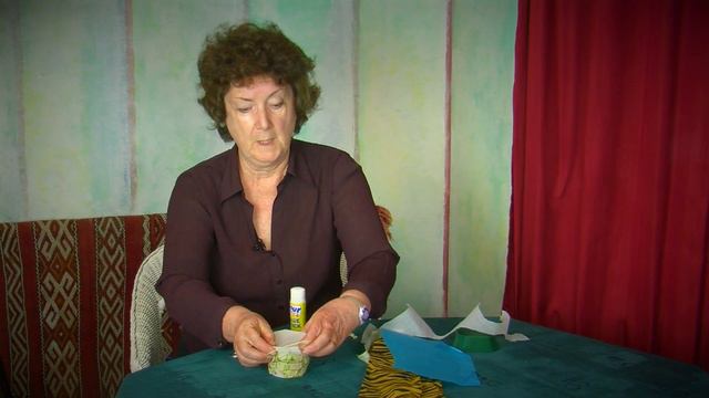 How to make your own rice shaker drum. Kids DIY crafts смотреть онлайн