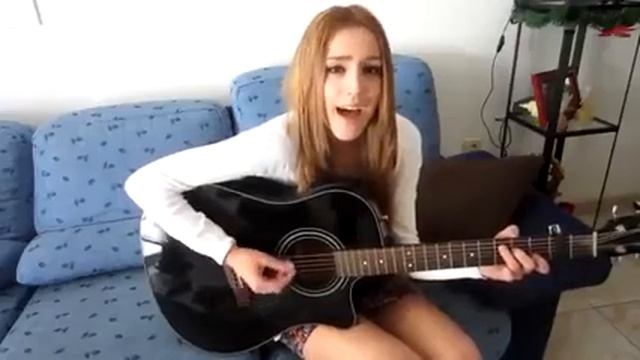 Девушка круто поет под гитару! Очень красивая песня на Испанском! смотреть онлайн