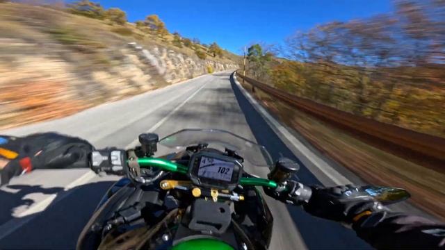 Kawasaki Z H2 SE - Ride it like you stole it! Castelluccio di Norcia(Raw Video-Only engine sound) смотреть онлайн