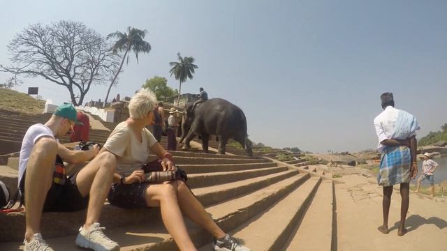 Главная достопримечательность Хампи Ӏ Моем слона Ӏ Подъем на гору Ӏ Часть 2 смотреть онлайн