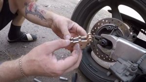Замена задних колодок на мото Honda CBR600F4i