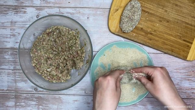 Котлеты с сюрпризом внутри. Рецепт сочных, нежных котлет с сыром внутри. смотреть онлайн