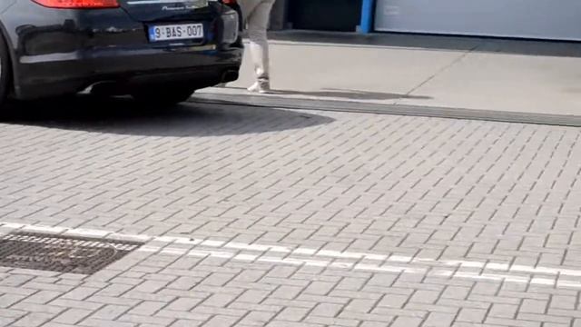 Porsche Panamera Turbo @ TT baan Assen смотреть онлайн