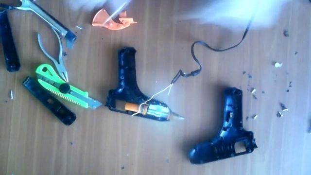 как усовершенствовать клеевой пистолет///How to improve the glue gun? смотреть онлайн