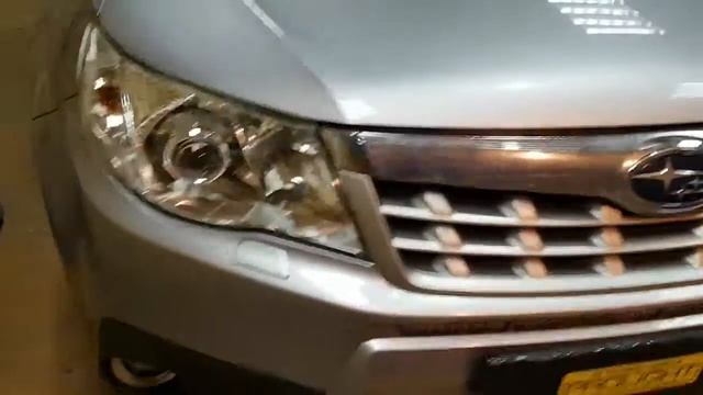Subaru Forester, установка биксеноновых линз Hella. смотреть онлайн