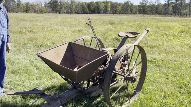 Don Copa Antique Implement Collection (Part 4) - [Potato Planters and more] смотреть онлайн