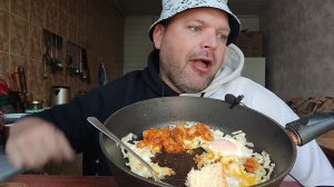 МУКБАНГ яичница с капустой и фасоль с грибами/ОБЖОР обеденный