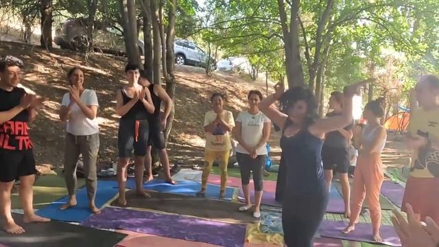 Йога ретрит в миндальном саду. смотреть онлайн