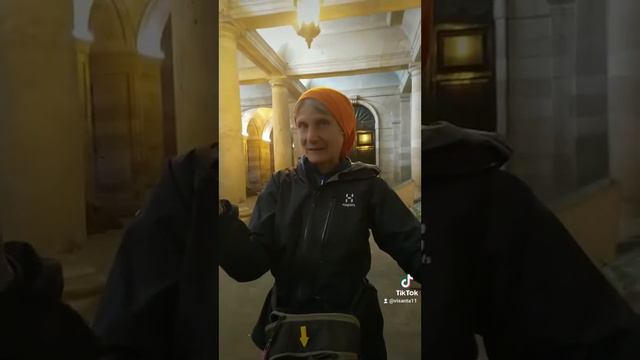 Много взрослых женщин идут одни,она из Франции! 👍 смотреть онлайн