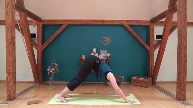 Claudia Brinkmann | Yoga Work-In смотреть онлайн
