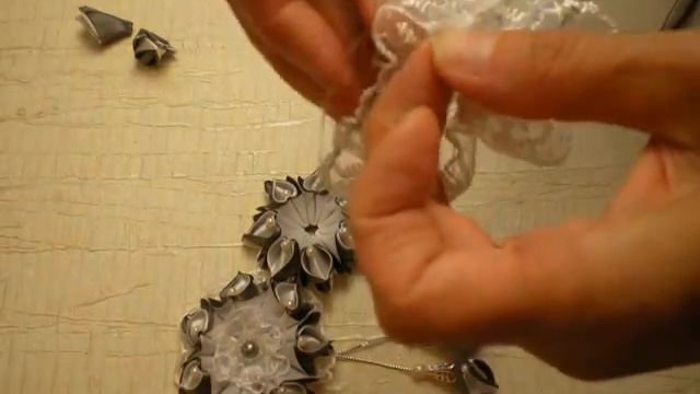 Бант в Школу МК. Цветок КАНЗАШИ. /DIY /KANZASHI / Bow Ribbons /Make Hair Bow. /Flower / Tutorial / смотреть онлайн