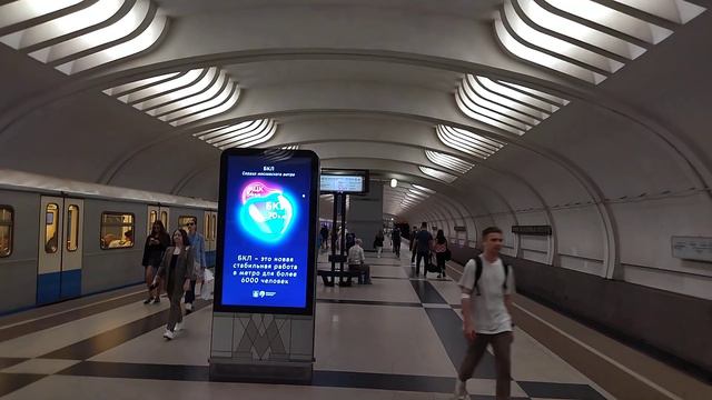 04.09.2023. Россия. Москва. Станция-метро Академика Янгеля смотреть онлайн