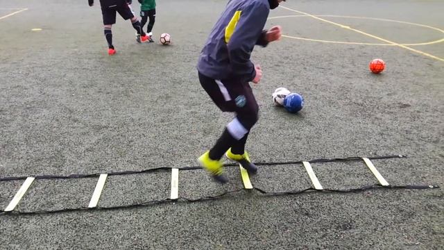 Развитие скорости (темпа движений) на координационной лестнице / Soccer Agility Training Ladder смотреть онлайн