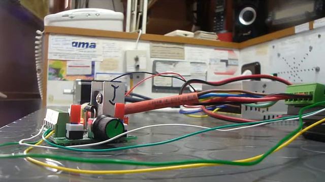 Controlling A Stepper Motor Through A Signal Generator , Κίνηση σε βηματικό κινητήρα χωρίς PC