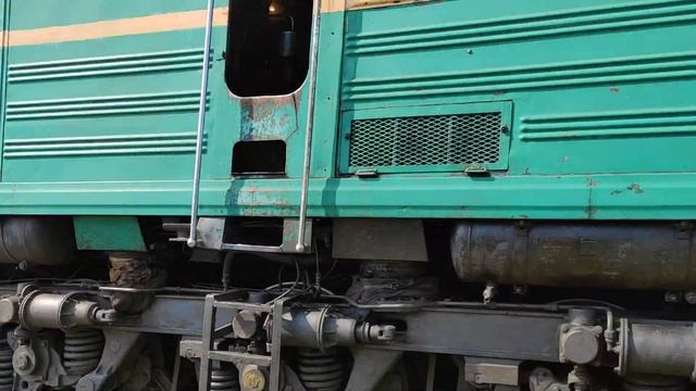 [CFM] Тепловоз 3ТЭ10М-1225А с поездом №106 Бухарест - Кишинёв, станция Кишинёв смотреть онлайн