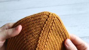 Теперь вы точно сможете связать шапку. Показываю последний этап вязания – закрытие макушки