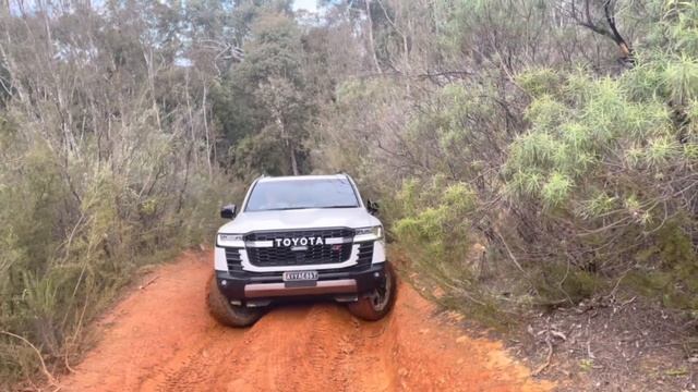 Land cruiser 300 series four wheel driving￼ #grSport￼ #Landcruiser300series￼ #offroadtest￼ #lc300 смотреть онлайн