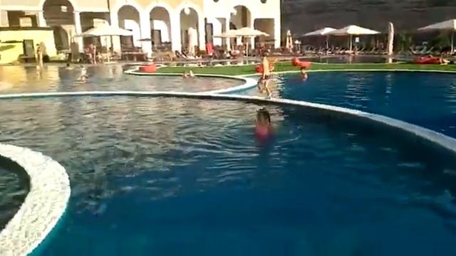 Бассейн отеля Sochi Marriott Krasnaya Polyana смотреть онлайн