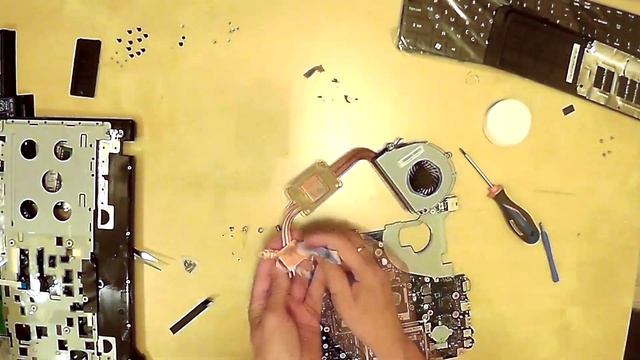 Замена Клавиатуры + чистка и замена термопасты Acer Aspire 5750 смотреть онлайн