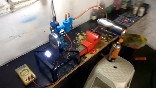 Motor a vapor caseiro, gerando eletricidade para uma lâmpada 12V de 5W смотреть онлайн