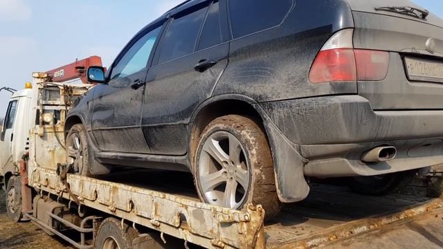 BMW X5E53 КАК ПОЧИНИТЬ В ДЕРЕВНЕ?Бмв х5е53/Замена радиатора охлаждения смотреть онлайн