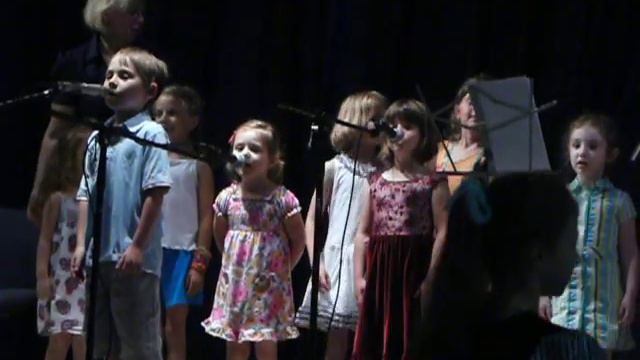 Liza sings "Pust' begut neuklyuzhi" together with Sergey Nikitin and Tatyana Nikitina, J смотреть онлайн