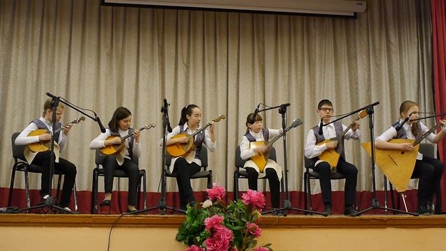 Струнный ансамбль народных инструментов. Руководитель Саетзянова Лилиана Салихяновна смотреть онлайн