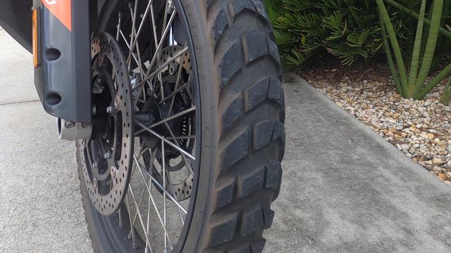 Metzeler Karoo 3 Tire Review- Motorcycle Adventure Travel смотреть онлайн