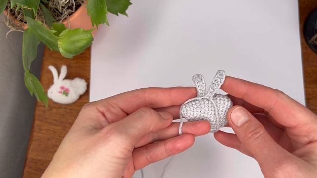 Проста брошка зайка гачком / crochet brooch bunny смотреть онлайн