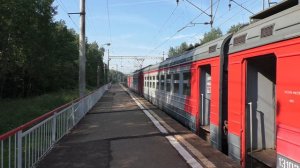 Электропоезд ЭР2Р-7049 платформа Театральная